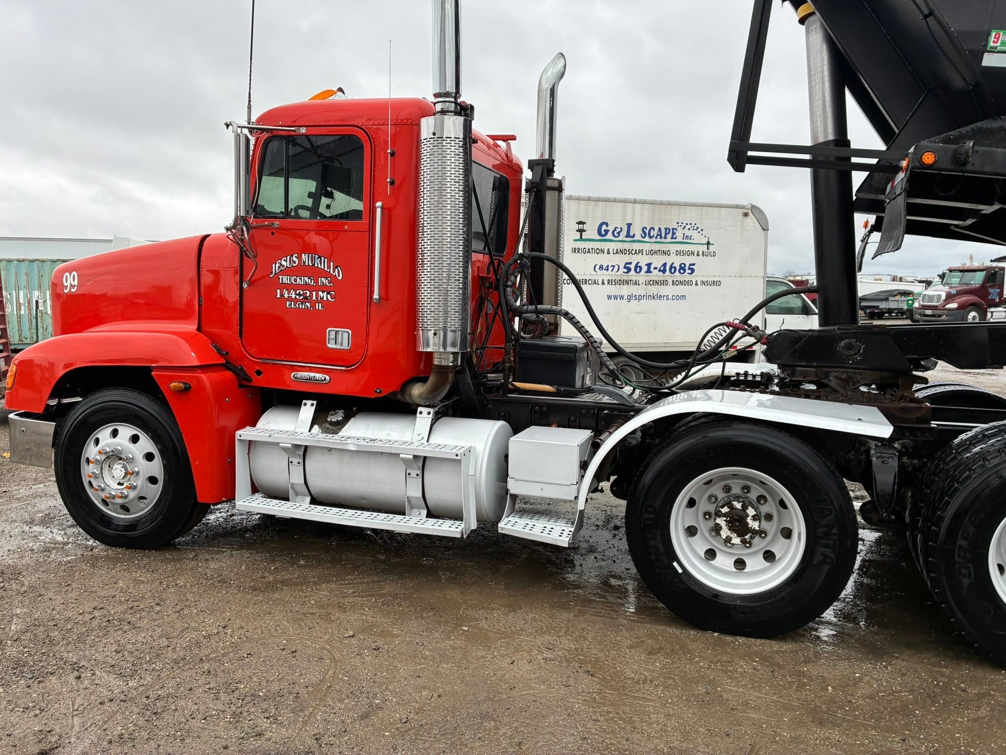 Jesus Murillo Trucking semi truck wash in Elgin