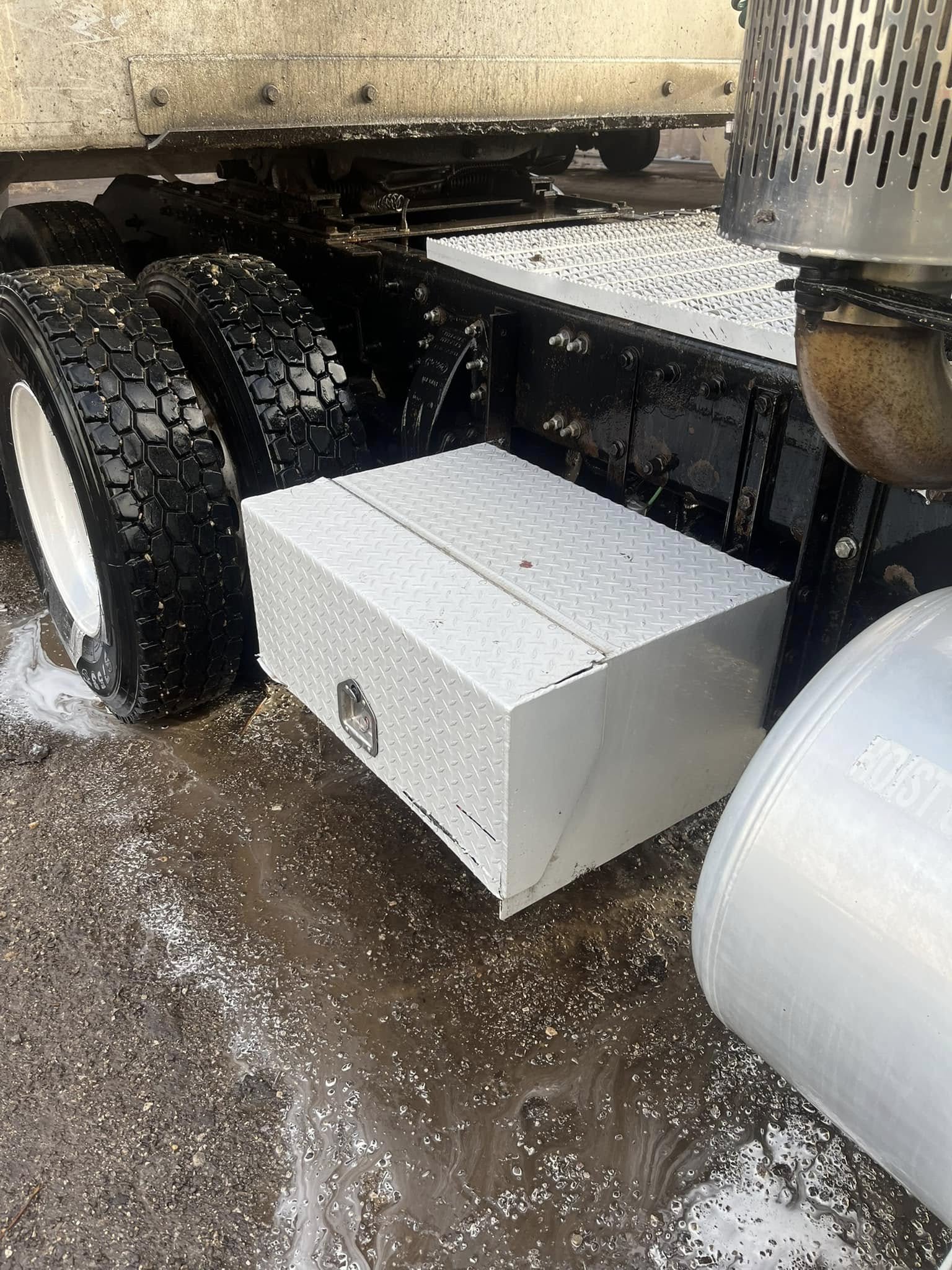 Aluminum diamond plate toolbox and frame wash