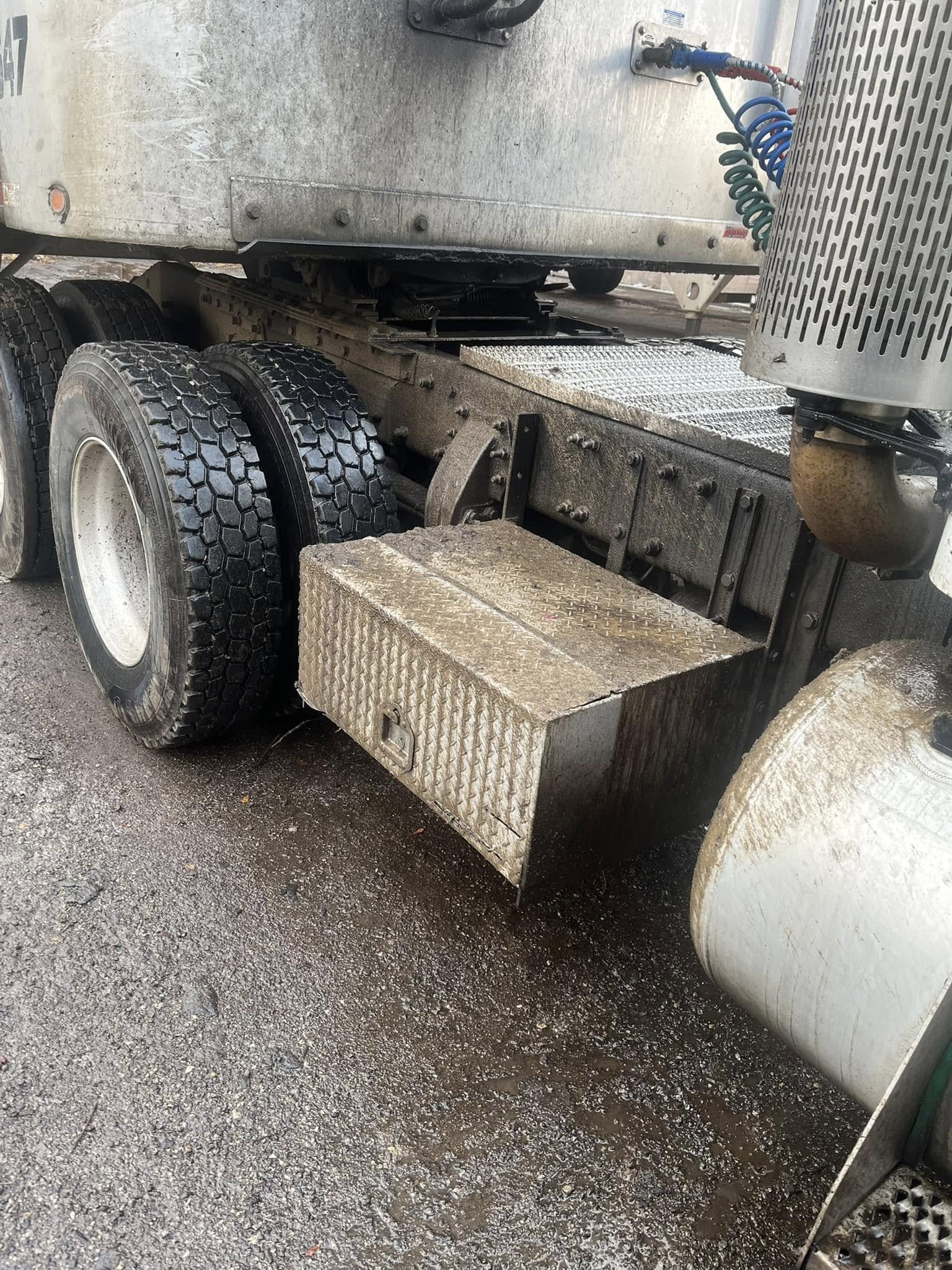 Aluminum Diamond Plate Toolbox and Undercarriage Before Wash